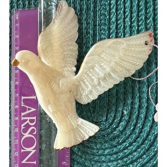 Vintage Christmas Ornament Lot – Black Gold Finial & 4 Pearlized Flying Doves - Picture 7 of 9